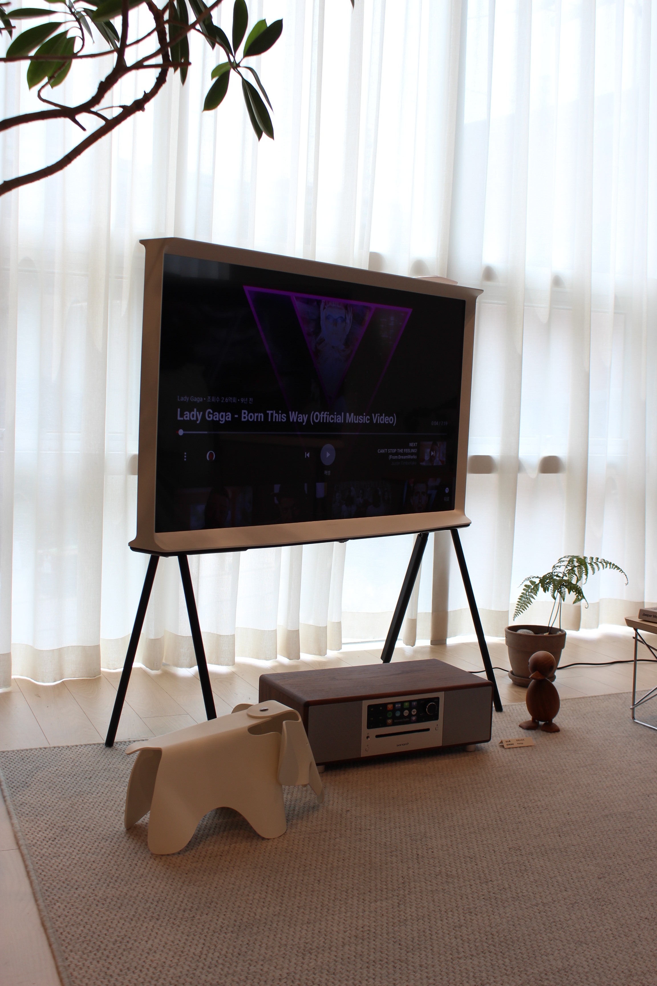 [삼성전자] NEW Crystal UHD 4K Smart TV 43인치(108cm) 1등급 KU43UF8030FXKR(스탠드/벽걸이+브라켓) 상세 이미지 2